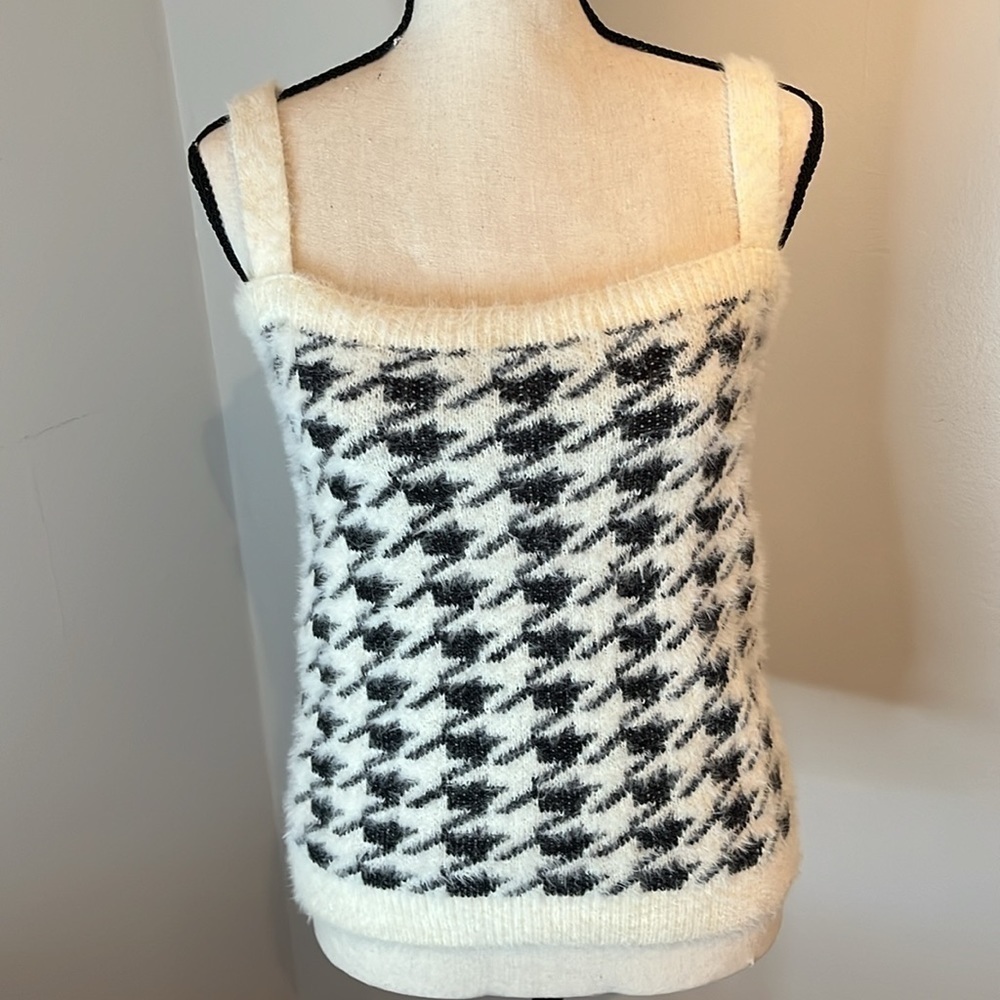 Wind & Willow Houndstooth Tank Sweater Medium